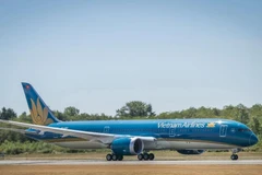 越南航空维持运营12条越南直飞欧洲航线。（图片来源：民族与信息报）