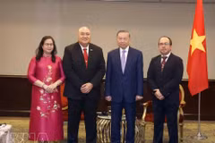 越共中央总书记、国家主席苏林会见世界卫生组织（WHO）西太平洋区域主任赛亚·皮乌卡拉。