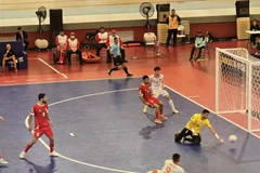 越南五人制足球队与黎巴嫩队角逐。（图片来源：越通社）