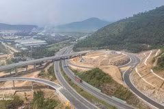 岘港市加强交通基础设施建设。
