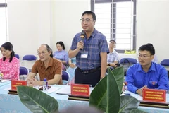奠边省民族寄宿中学校长武忠环在会上发表讲话。（图片来源：越通社）