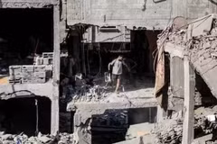 2026年5月9日，以色列袭击加沙地带西部沙提难民营后的景象。（图片来源：新华社/越通社）