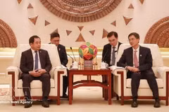 河内市委书记陈德胜会见中国广西壮族自治区党委书记陈刚。