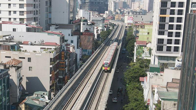 河内市呠至河内火车站轻轨列车试运 时速80公里每小时（组图） ảnh 3