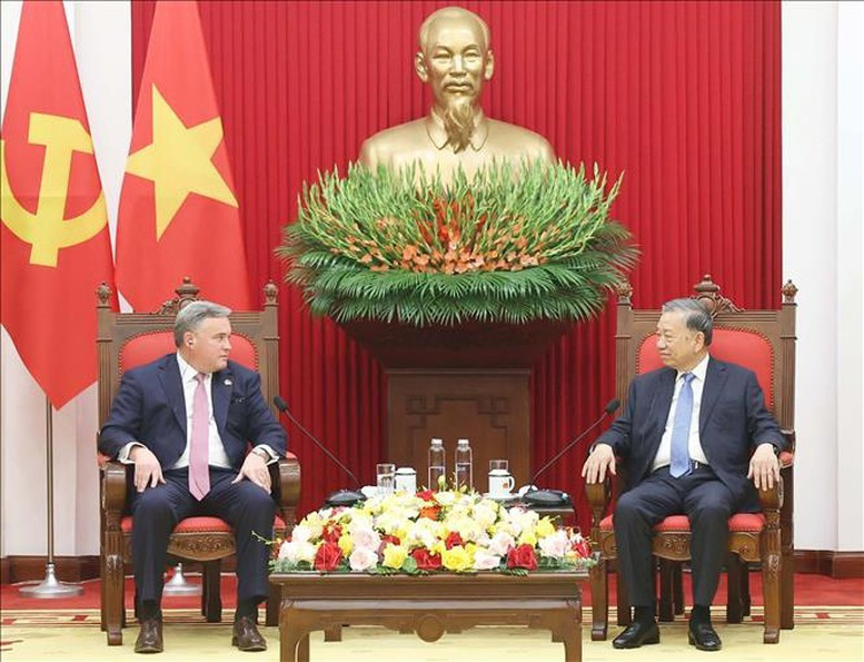 越共中央总书记苏林会见墨菲石油公司领导。