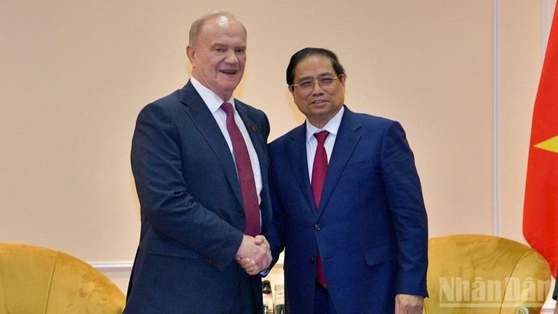 范明正总理与俄罗斯联邦共产党中央委员会主席根纳季·久加诺夫。（青江 摄）