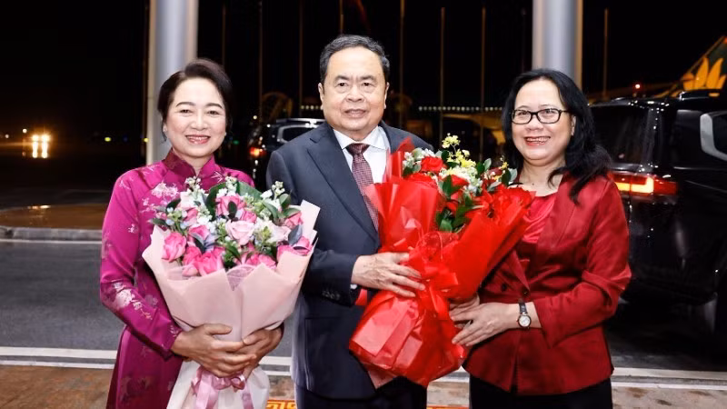 越南国会主席陈青敏和夫人一行启程对摩洛哥和塞内加尔进行正式访问。