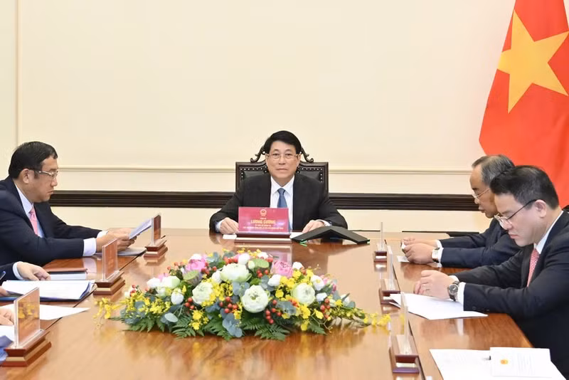 越南国家主席梁强与韩国新任总统通话。