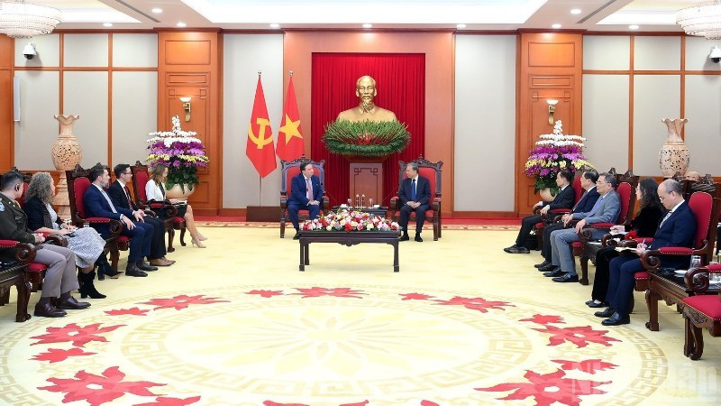 苏林总书记会见前来辞行拜会的美国驻越南大使。（登科 摄）