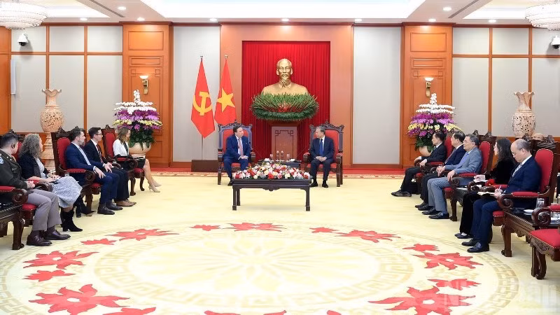 苏林总书记会见前来辞行拜会的美国驻越南大使。（登科 摄）