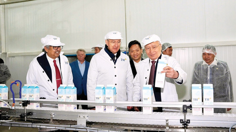 参观位于俄罗斯卡卢加的TH集团鲜奶加工厂。