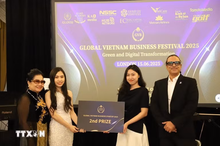 Straw Wood团队凭借秸秆隔热材料项目拿下冠军。