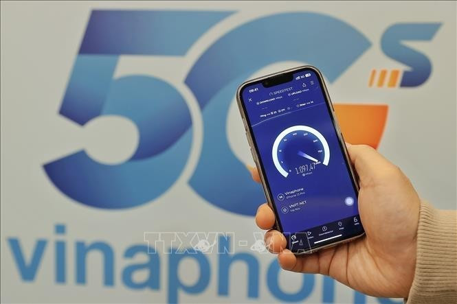 截至2025年初，全球已有300多家运营商部署了5G服务。