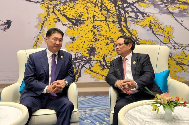 范明正总理会见蒙古国总统呼日勒苏赫。