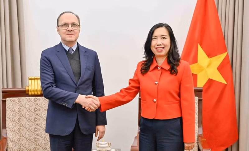 越南外交部副部长黎氏秋姮会见俄罗斯驻越南大使。