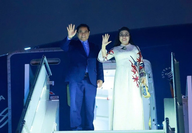 越南政府总理范明正离开阿尔及利亚，启程前往南非应邀出席G20峰会。（图片来源：越通社）