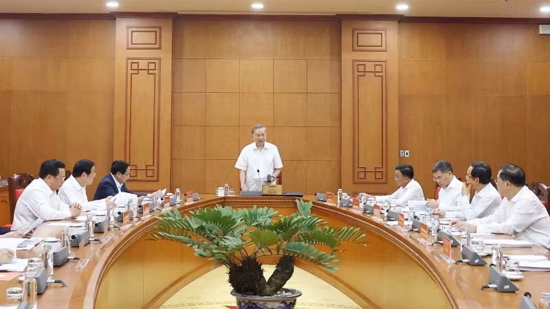 越共中央总书记苏林主持越共十四大文件起草工作会议。（图片来源：越通社）