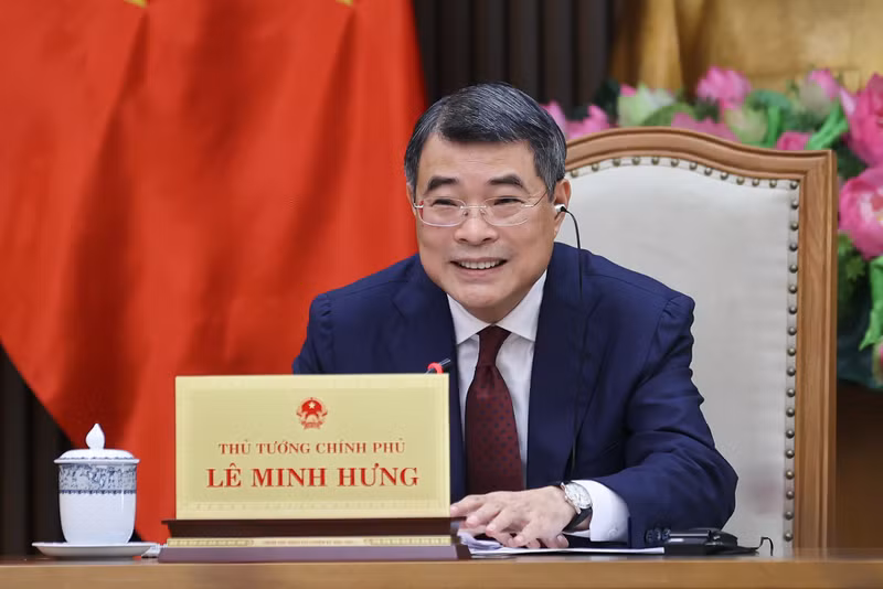 越南政府总理黎明兴与新加坡总理黄循财通电话。