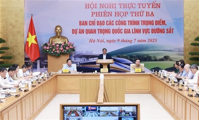政府总理范明正主持召开国家铁路重点项目指导委员会第三次会议。（图片来源：越通社）