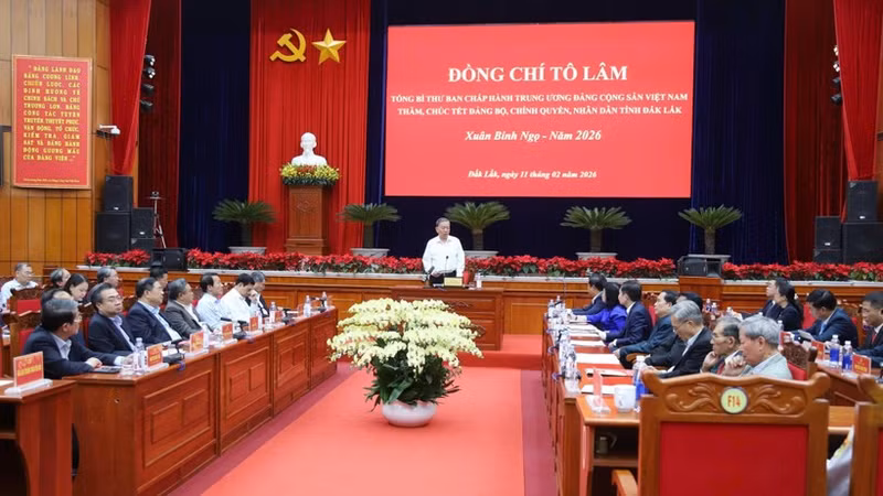 越共中央总书记苏林率领中央工作代表团赴得乐省走访调研。