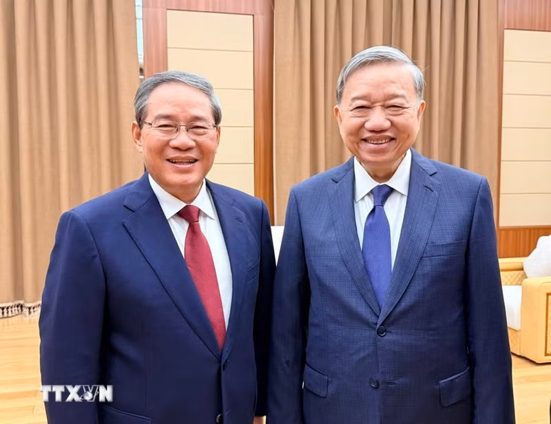 越共中央总书记苏林会见中国国务院总理李强。（图片来源：越通社）