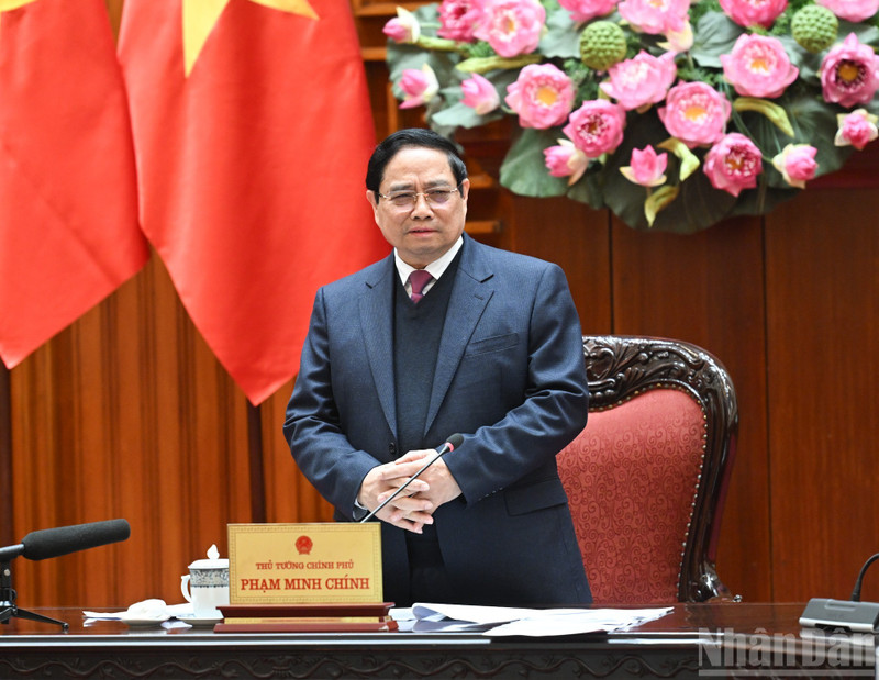 政府总理、宏观经济调控指导委员会主任范明正主持召开委员会第二次会议。（陈海 摄）