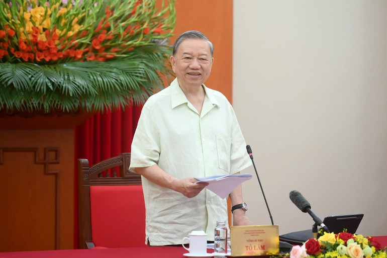 10月15日，苏林总书记主持召开越共中央关于发展科技创新与数字化转型的指导委员会常务委员会第三季度会议。