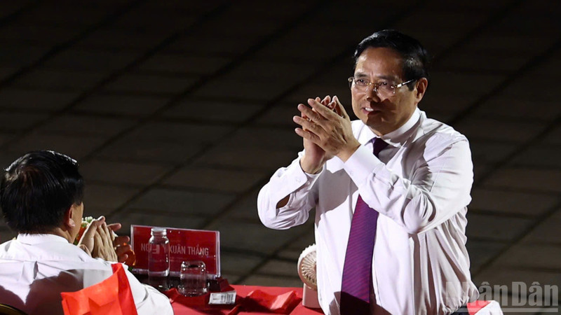 范明正总理出席 “黄金时机”节目顺化直播站。（光进 廷黄 摄）