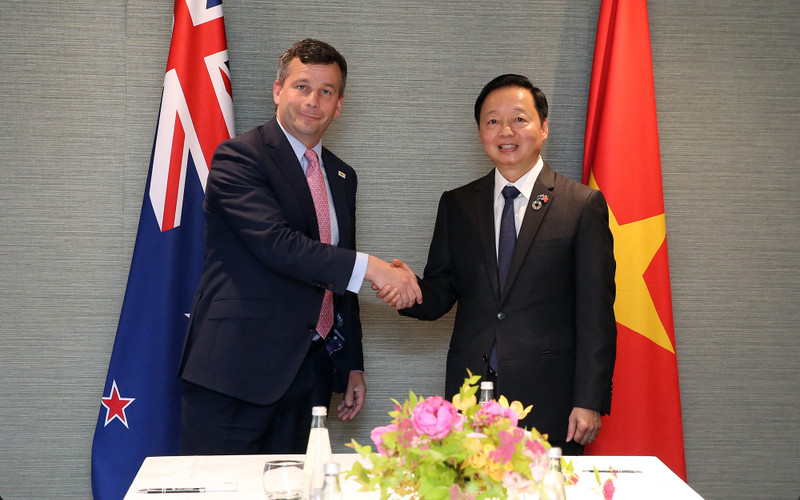 政府副总理陈红河礼节性拜会新西兰议会议长格里·布朗利。