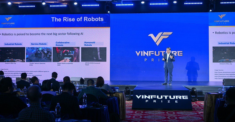 越南VinUni大学校长Tan Yap Peng教授发表演讲。