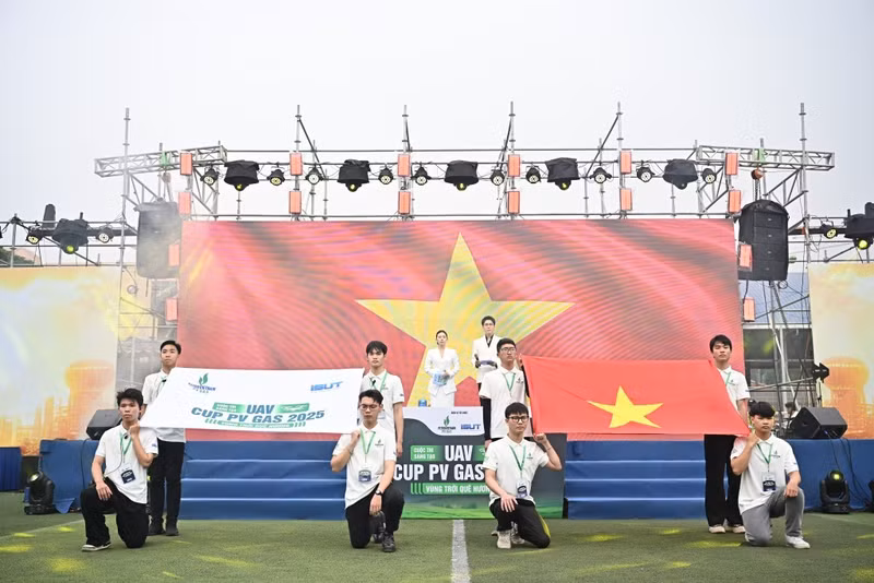 2025年PV GAS无人机创新杯大赛开幕式场景。