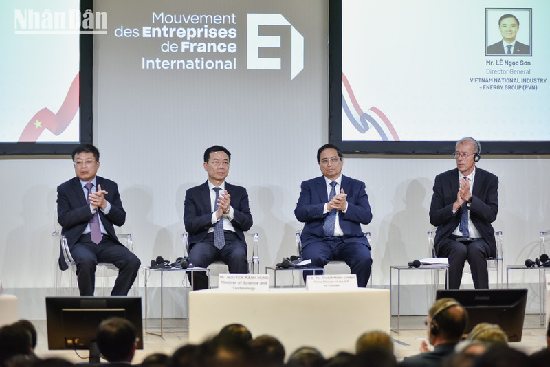 越南与法国企业论坛在巴黎法国雇主协会（MEDEF）总部举行。