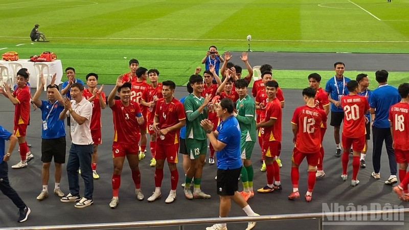 越南U22昂首晋级半决赛。