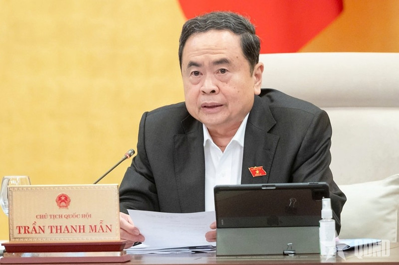 越南国会主席陈青敏主持召开国会常务委员会会议。