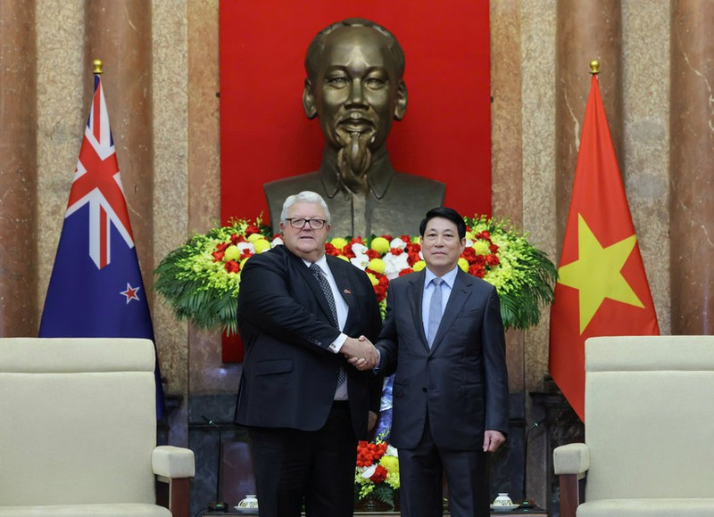 越南国家主席梁强会见新西兰议会议长格里·布朗利。