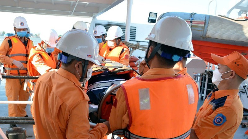 成功营救并将一名患病外国船员送上岸救治。