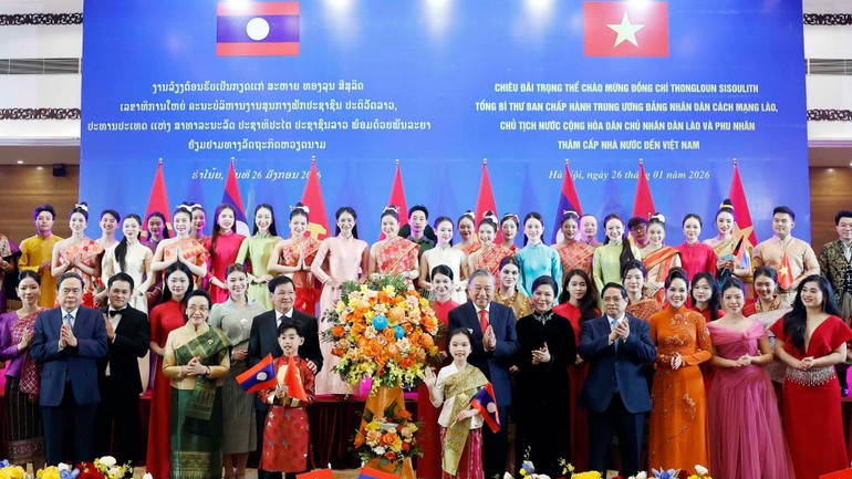 苏林总书记和夫人为老挝人民革命党中央总书记、老挝国家主席通伦·西苏里和夫人举行欢迎宴会。