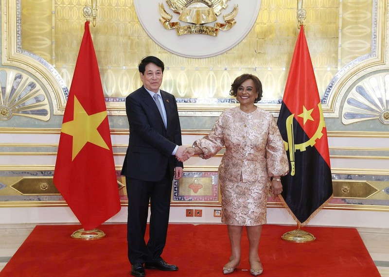 国家主席梁强与安哥拉国民议会议长卡罗莉娜·塞尔凯拉会晤。（图片来源：越通社）