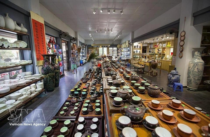 古老的钵场陶器村位于红河左岸，距市中心东南方向10多公里。这个工艺村始建于李朝时期，历经沧桑，却始终保留着“钵场”之名。（图片来源：越通社）