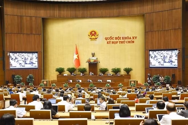 国会继续讨论关于2024年经济社会发展计划和国家预算执行情况的补充评估报告。