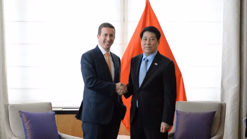 越南国家主席梁强会见美国—东盟商务理事会主席杰弗里·戴维·珀尔曼。