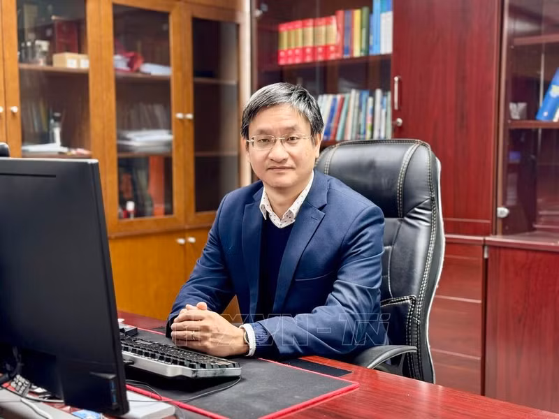 越南社会科学翰林院越南与世界经济研究所副所长范英俊博士。