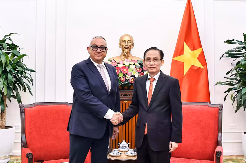 越南外交部部长黎怀忠与欧盟国际关系事务委员约瑟夫·西克拉举行会谈。（图片来源：baoquote）