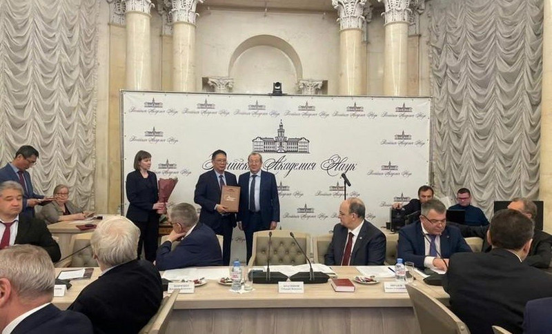 俄罗斯科学院授予越南顶尖科学家院士头衔。