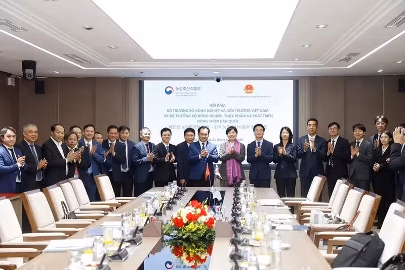 越南农业与环境部部长郑越雄与韩国农林畜产食品部部长宋美玲签署了动植物检疫与兽医领域合作谅解备忘录。