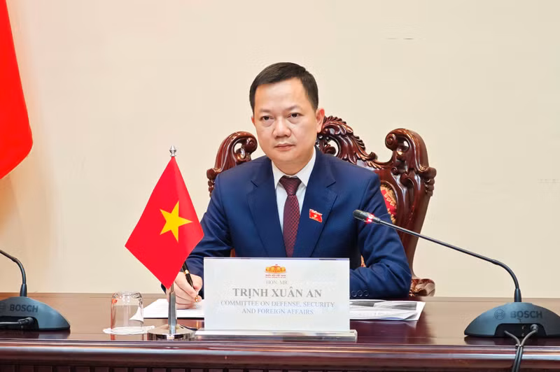 越南国会国防安全与对外委员会的国会代表、第十五届国会青年议员代表团副团长郑春安。