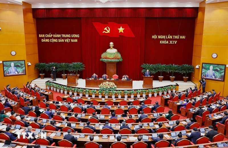 3月24日，越南共产党第十四届中央委员会第二次全体会议进入第二天议程。