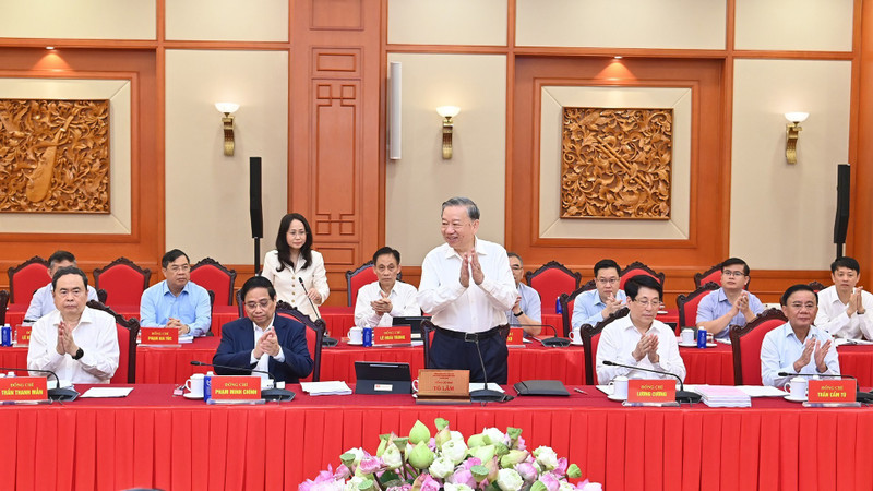 越共中央总书记苏林出席并主持会议。（幸原 登科 摄）