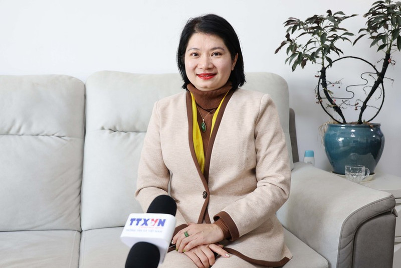 广东越粤商旅服务有限公司总经理范氏清鸾接受越通社记者采访。（图片来源：越通社）