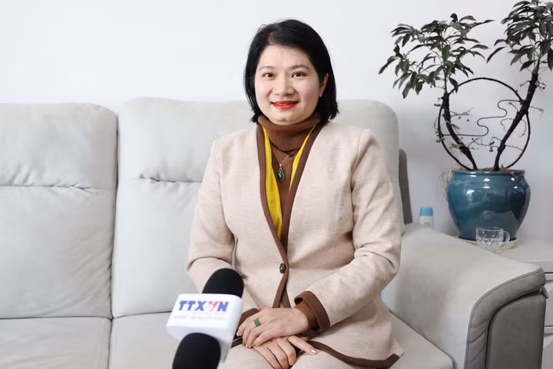 广东越粤商旅服务有限公司总经理范氏清鸾接受越通社记者采访。（图片来源：越通社）